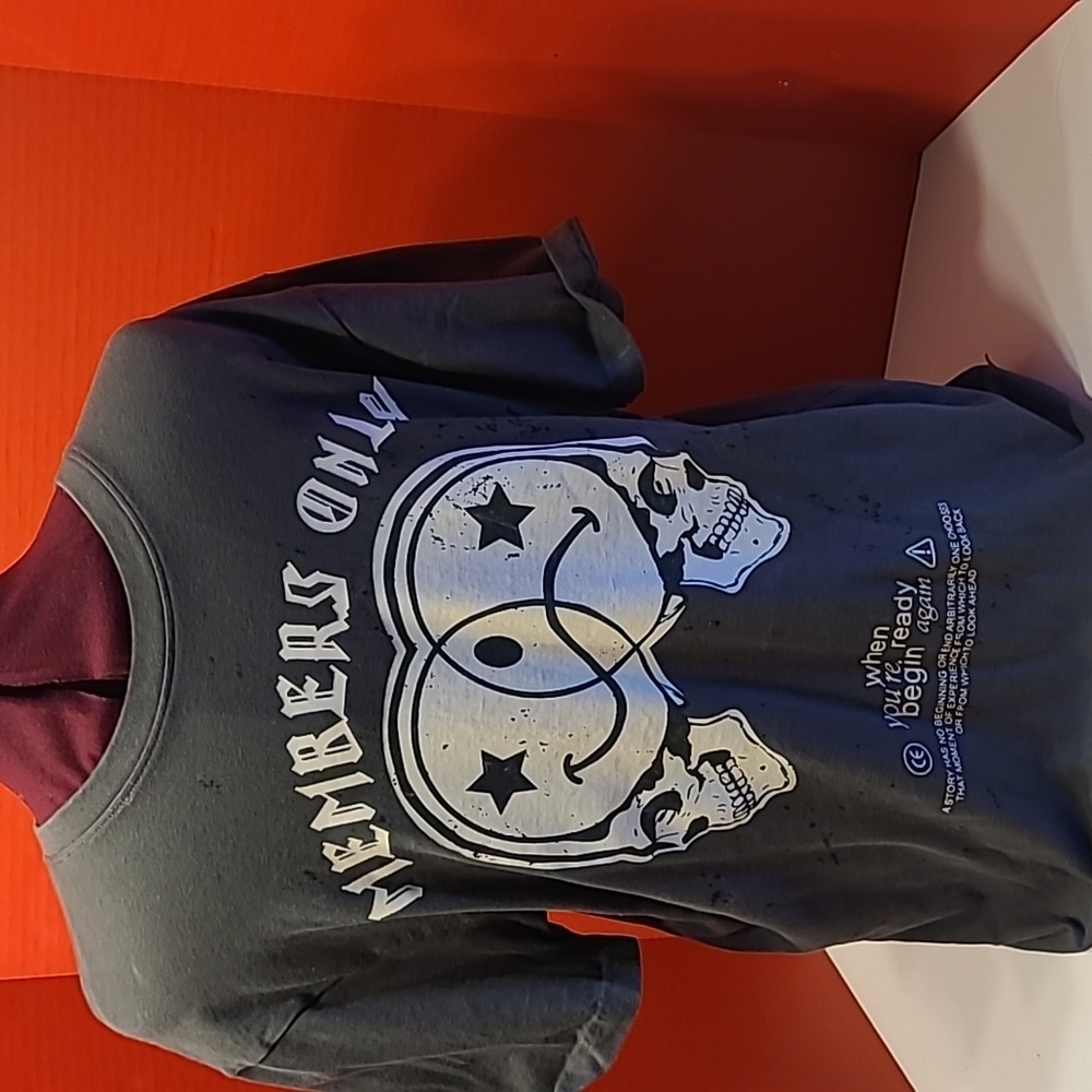 Members Only graphic Tee DEATH BEFORE DISHONOR SIZE MED